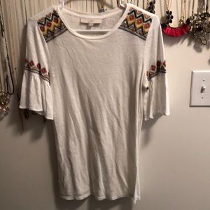 White top with shoulder detail